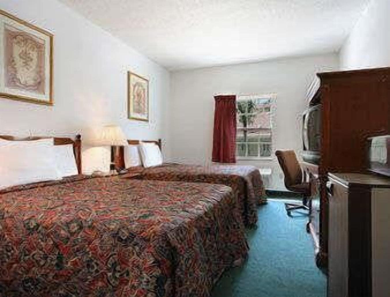Travelodge By Wyndham Waukegan Gurnee Room photo