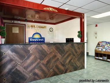 Travelodge By Wyndham Waukegan Gurnee Exterior photo
