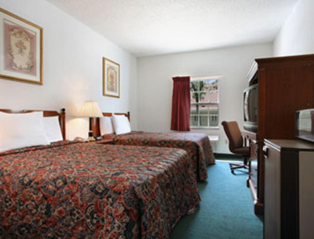 Travelodge By Wyndham Waukegan Gurnee Room photo